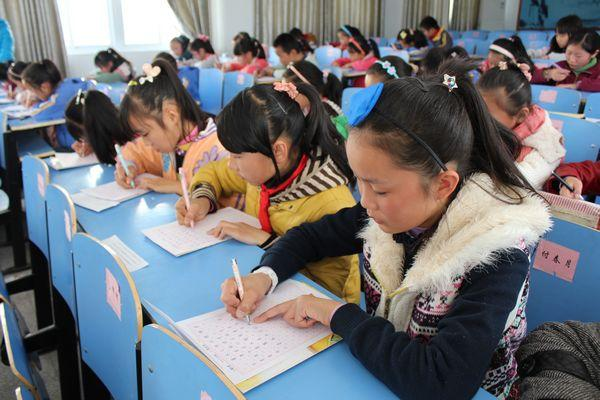 集中注意力用四字词语表示_集中注意力得看词语_集中注意力的词语