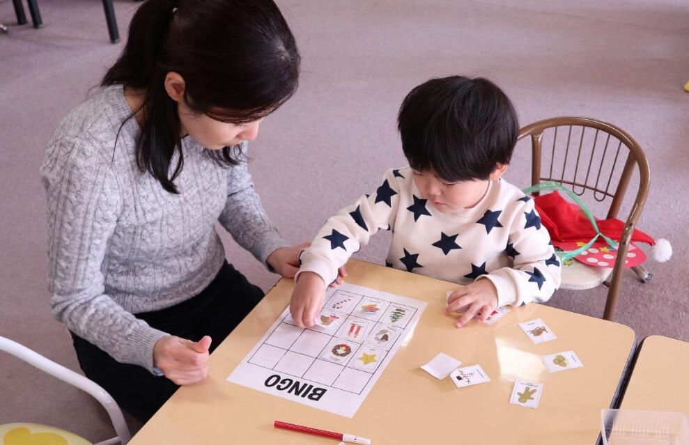 自闭症孩子的八个特征_自闭症孩子特点_自闭症小孩的特征是什么